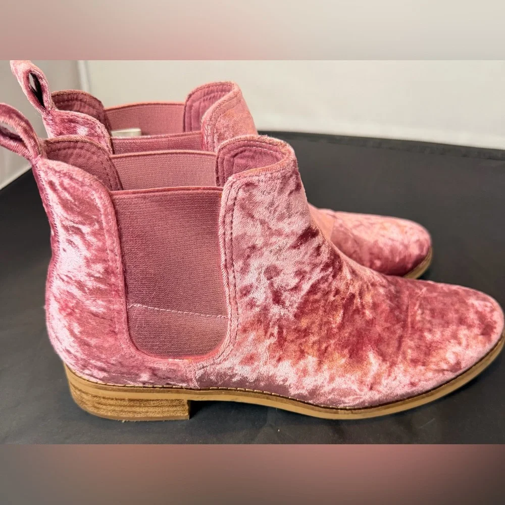 TOMS Pink Velvet Chelsea Ankle Boots Women’s Size 9